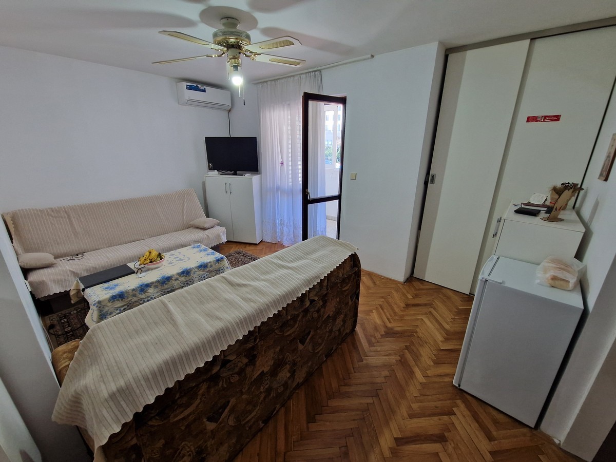 Dvosoban stan sa dvije terase na odličnoj lokaciji, Budva 